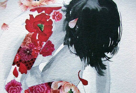 Tegning af en kvinde med sort hår og røde blomster på hendes krop