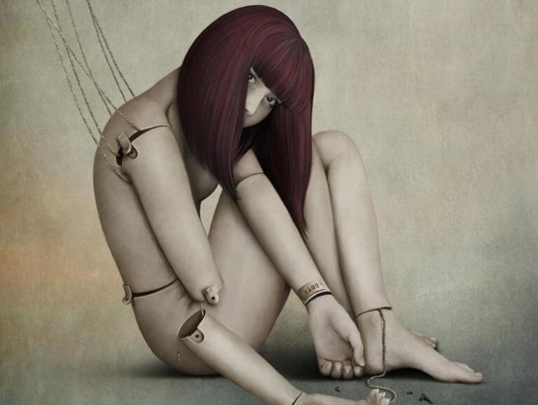 Kvinde bundet op med snore, som en dukke