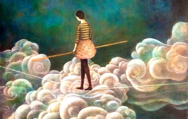 Kvinde går på line på skyer