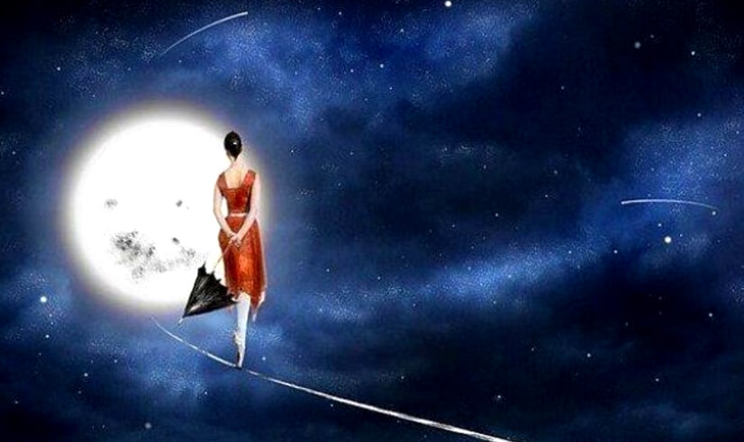 Kvinde går på line mod måne