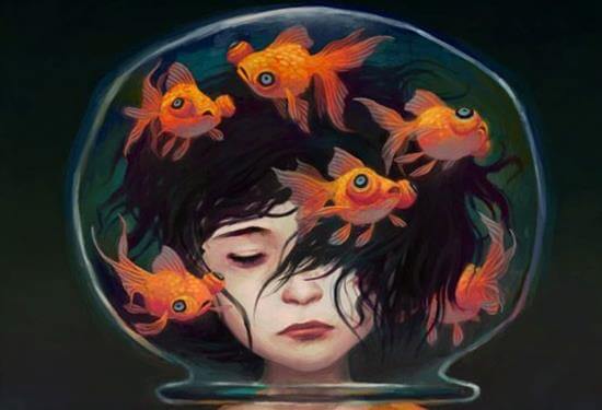 Hoved i akvarium med guldfisk symboliserer et rastløst sind