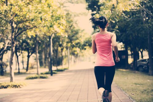 Kvinde løber som en form for meditation