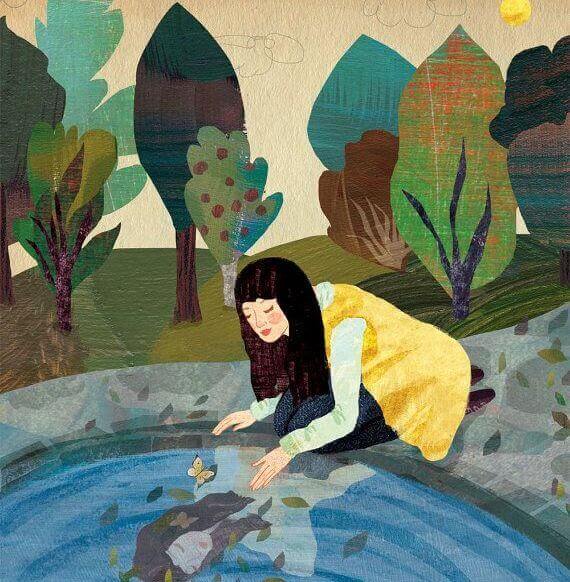Kvinde ser sit spejlbillede i en sø