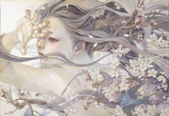 Kvinde med flyvende hår og blomster