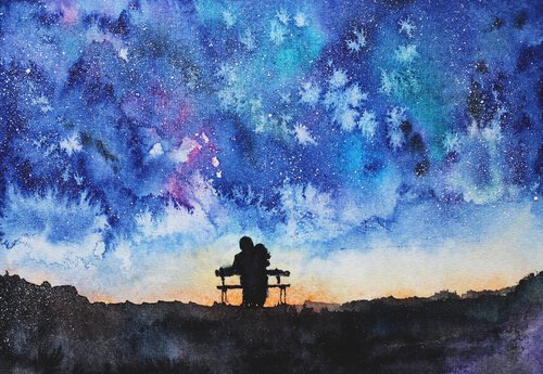 Par sidder på bænk og kigger på himmel