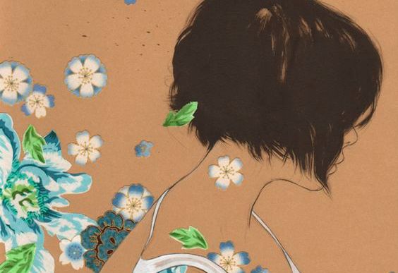 Kvinde med blomster er usynlig på grund af manglende selvkærlighed