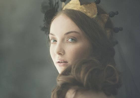 Kvinde med krone på