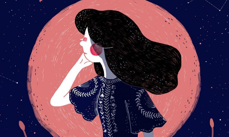 Kvinde foran rød måne