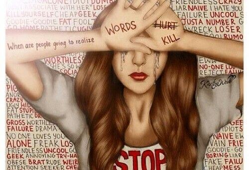 Pige oplever mobning gennem hårde ord