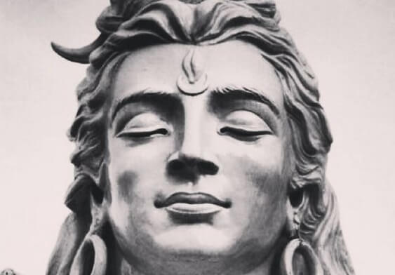 Statue symboliserer gud indenfor hinduismen