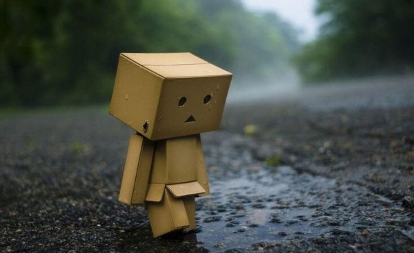 Trist robot siger "bare elsk mig"