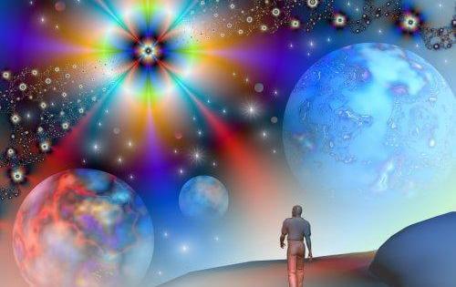 Mand pbserverer univers og ønsker at opnå større selvbevidsthed