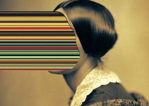 Kvinde med perfekte farvede streger foran ansigt har OCD