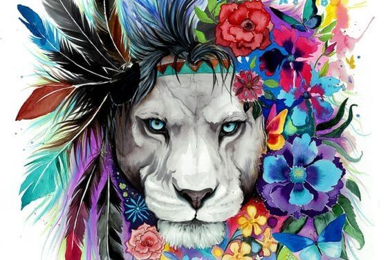 Løve med blomster i manken har et blik, der er præget af narcissisme