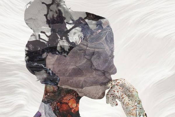 Kvindes profil i sten