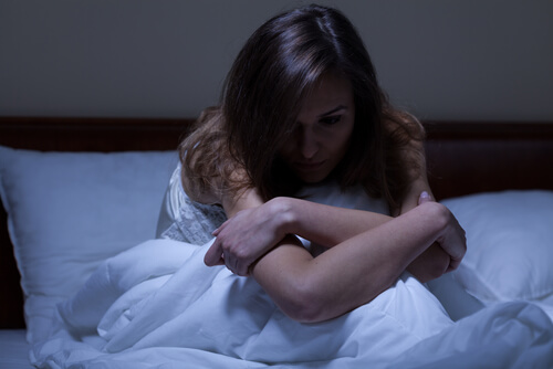 Kvinde kan ikke sove på grund af bipolar lidelse