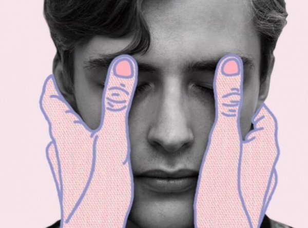 Tegneserie fingre lukker øjne på mand