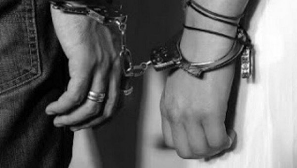 Håndjern symboliserer jalousi over en partners fortid