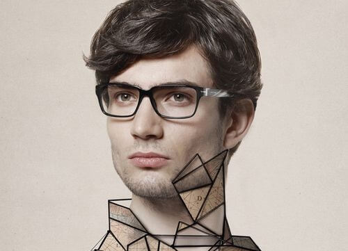 Mand med sorte streger på halsen