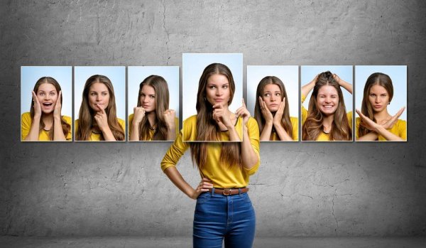 Kvinde vælger mellem forskellige ansigtsudtryk og tænker "du skal ikke dømme mine følelser"