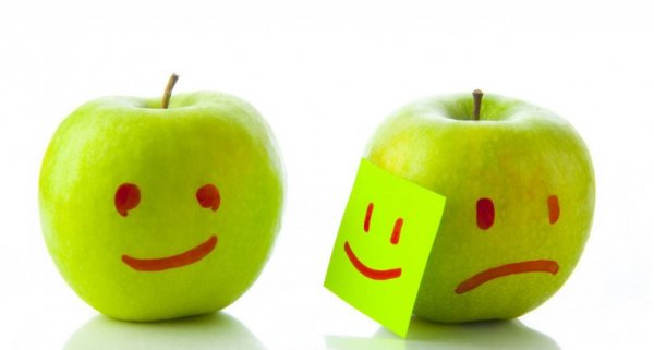 Trist æble med maske på siger "du skal ikke dømme mine følelser"