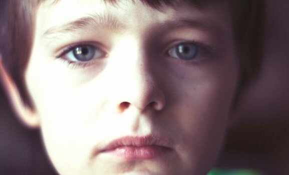 Dreng med triste øjne