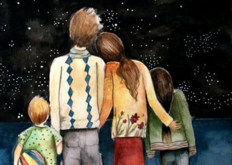 Lykkelig familie kigger på nattehimmel og illustrerer sunde familieforhold