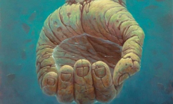 Stenhånd holder vand