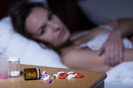 Kvinde kan ikke sove på grund af angst og vil tage anxiolytika