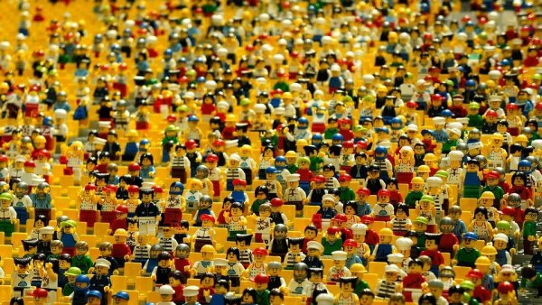 Legomænd viser de mange fordele ved lego