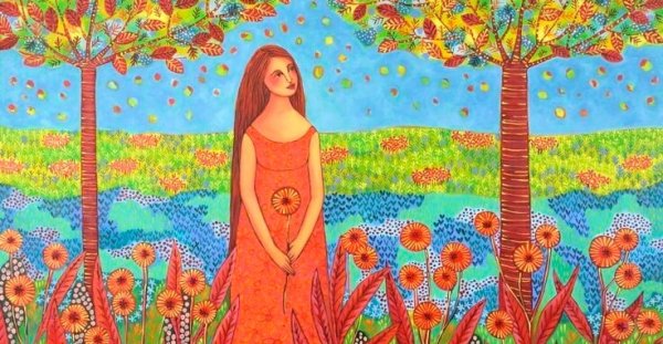 Kvinde på mark nyder blomster og frygter sparsommelighed