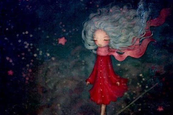 Pige går blandt stjerner i rød kjole