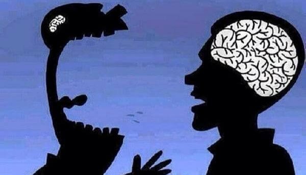 Mand bliver overvældet af råb