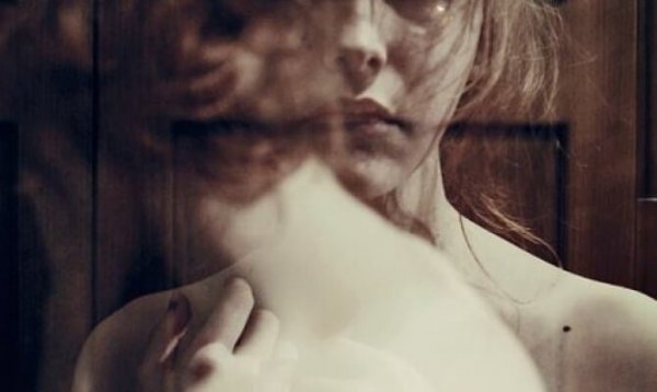 Silhuet af kvinde med borderline personlighedsforstyrrelse