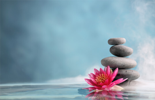 Du kan opnå balance, ligesom disse sten, ved at følge tips om mindfulness
