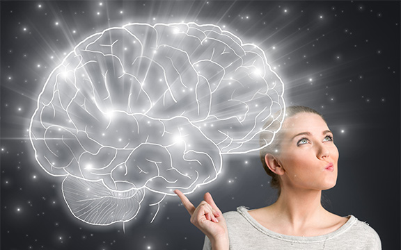 Kvinde med stor lysende hjerne har mental kontrol