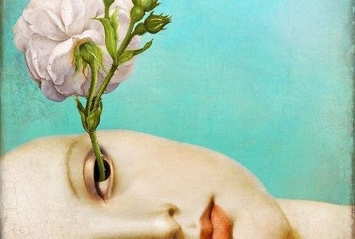 Kvinde med rose i øje