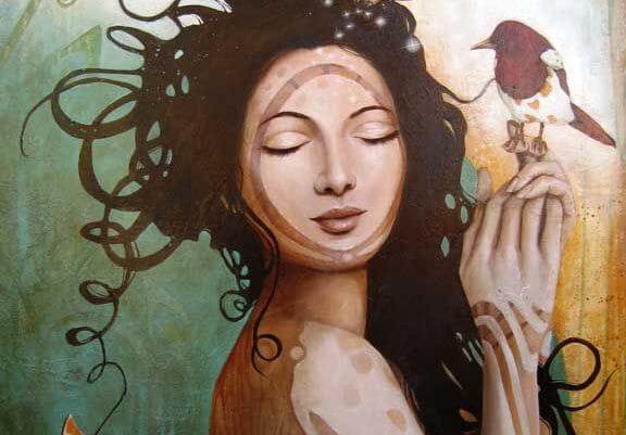 Kvinde med fugl og lukkede øjne vil ikke leve i højt tempo