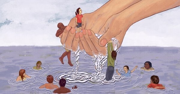 Hænder løfter små mennesker op fra vand