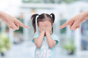 6 karakteristiske kendetegn ved giftige forældre