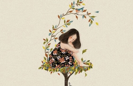 Pige sidder i træ af farverige blade