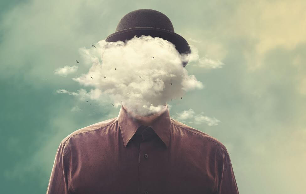 Mand med sky foran hoved symboliserer hans tilflugtssted