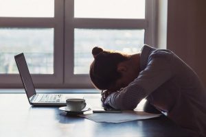 6 træk hos mennesker afhængige af negativitet