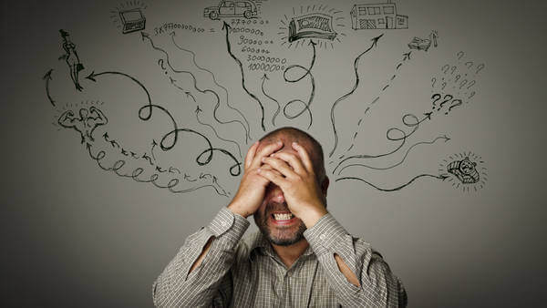 Mand med livlige tanker