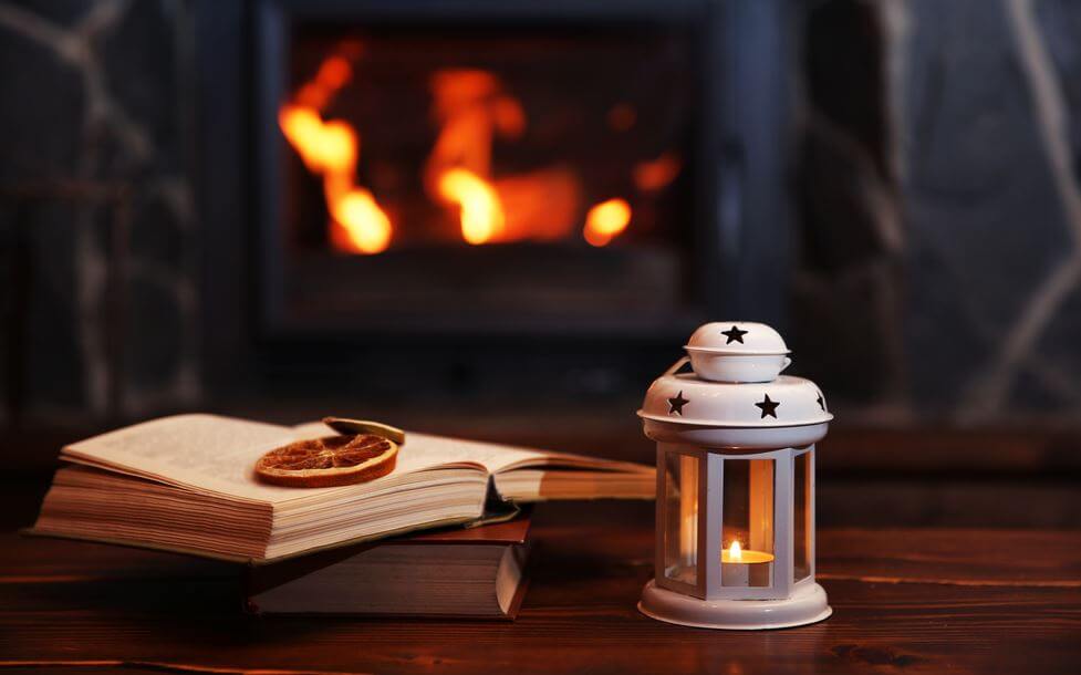 Bog og stearinlys kan fungere som tilflugtssted