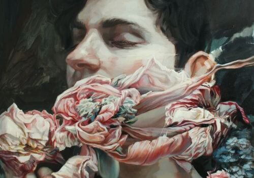 Mand med blomst for munden og lukkede øjne oplever blinde punkter