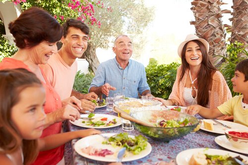 Familie spiser sammen for at undgå følelsesmæssig sult