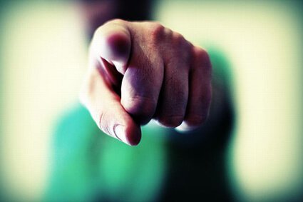 Finger peget mod kamera