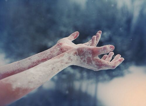 Hænder med frost kan føre til hjerter af is
