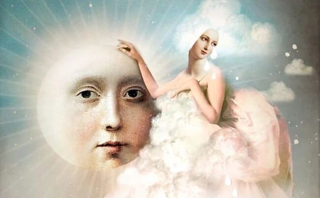 Kvindes ansigt som sol